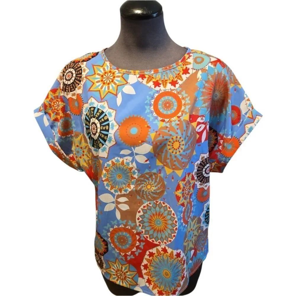 NWT EMERY ROSE COLORFUL TOP SZ.M